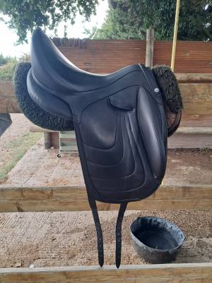 Sella da dressage devoucoux  17.5