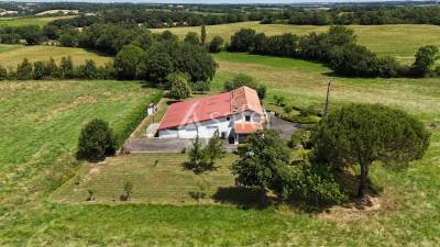 Maison de campagne très proche des commodités