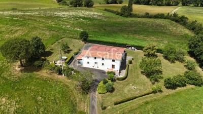 Maison de campagne très proche des commodités