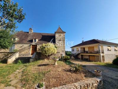 Ancien corps de ferme sur 11 ha au nord-ouest du lot