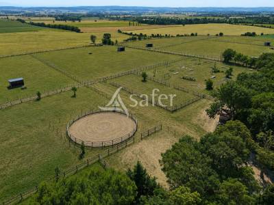 Domaine équestre de caractère  corps de ferme du xvii? si