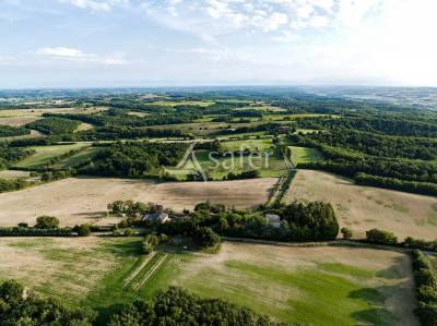 Maison de campagne avec ferme accompagnées de terres irriguées