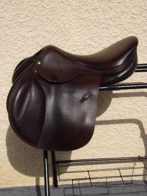 Selle obstacle childeric en superbe état 17'5