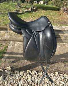 Selle de dressage devoucoux 