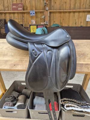 Selle de dressage devoucoux 