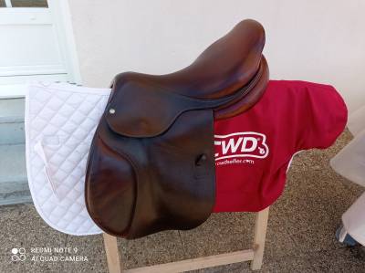 A vendre selle cwd se02 17,5 pouces année 2011