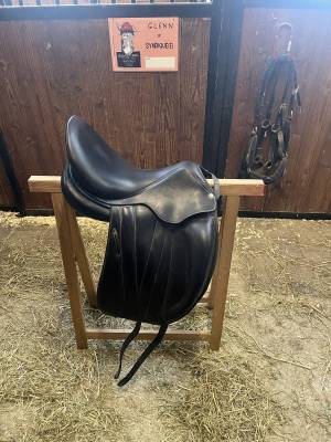 Selle dressage butet