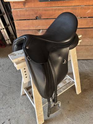 Sella da dressage bates  17.5