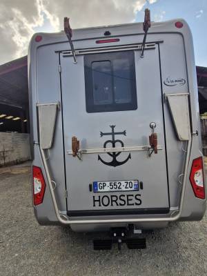 Furgoneta para caballos Ford FORD 2023 De segunda mano
