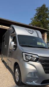 Furgoneta para caballos Renault Master 2025 De segunda mano