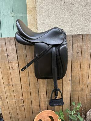 Selle de dressage 