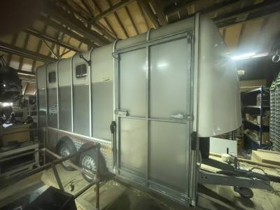 Van chevaux Ifor Willams HB610 Jumbo 3/4 places diagona