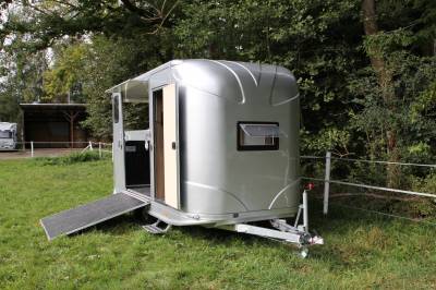 Remorque anka 2 chevaux + home car & sellerie