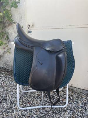 Selle de dressage 
