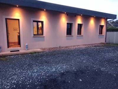 Maison d'architecte avec 10 boxes 