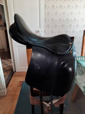 A vendre selle de dressage henry de rivel