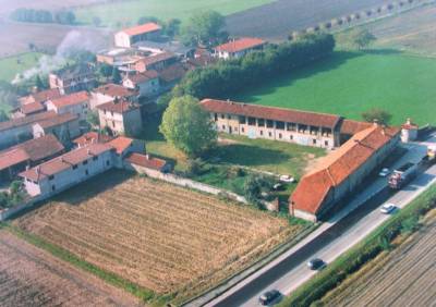 A Pinerolo (TO) affittasi cascina + terreno 50.000 mq. 