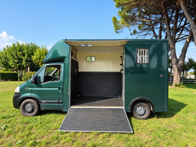 Van 2 cavalli – 2008 – fondo e pedana nuovi – € 200
