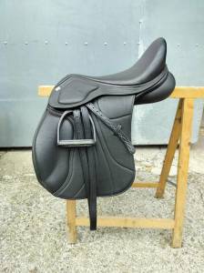 Selle claridge house mixte de 2026. en cuir noir. taille 17