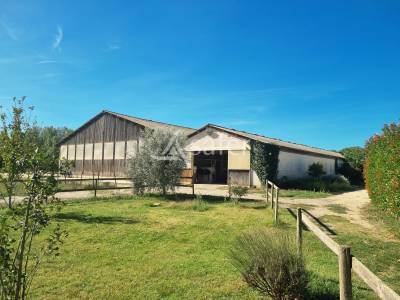 Centre équestre parfaitement fonctionnel sur quasiment 6 ha de