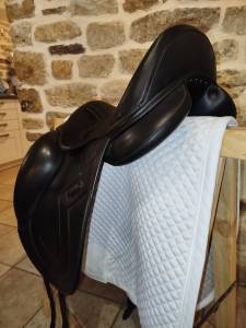 Selle dressage antares signature 17 pouces 
