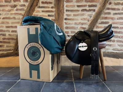 Selle forestier club - 17'' - arcade ouverte - noire