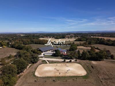 Domaine &eacute;questre sur 46 ha dont 3 ha &agrave; la vente