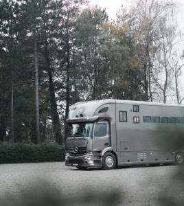 Camion poids lourds Krismar 9 chevaux stalles