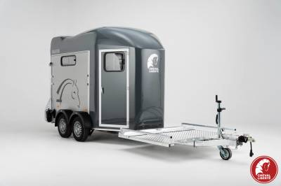 Van marathon cheval liberte porte caleche