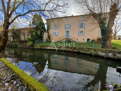 Lieu de vie de caractère avec gîte et moulin