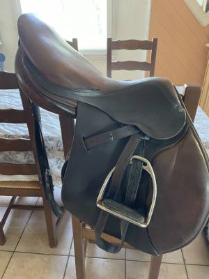 Selle De Vénerie équipée – Forestier Sellier – Cuir Marron – Fabrication Française