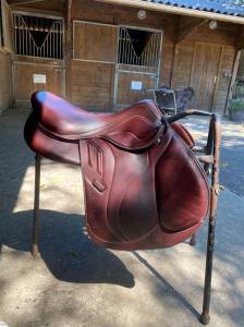 Selle Devoucoux Makila 24 Pouces – Cuir Marron Havane – Polyvalente