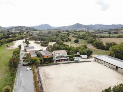 Centre équestre en activité sur 21 ha