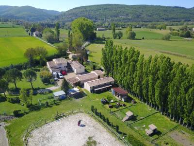 Charmante propriété équestre sur 1,7 ha entre forcalquier et