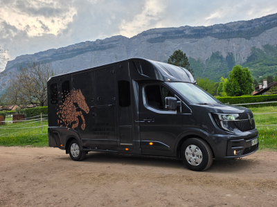 Location camion pour chevaux domène