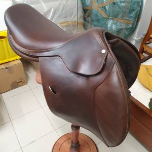 Selle De Saut Butet – Taille 18'' – Cuir Marron – Occasion Bon État – Fabriquée En France