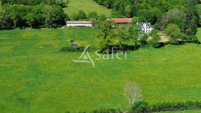 Domaine de 58 ha avec son bâti de caractère, à 1h30 de clermo