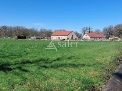 Domaine de 8h avec son bâti traditionnel rénové situé au Nor