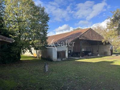 Jolie maison à rafraichir avec grange sur 3ha en bordure du lot