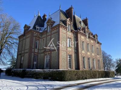 Château et infrastructures équestres sur 32 hectares (11 hecta