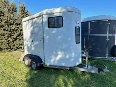 Horse trailer fautras provan 2 stalls 2015 used