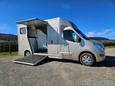 Camion occasion mangeoires + couchette - 165 cv