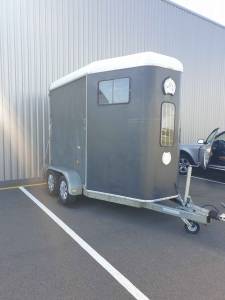 Horse trailer fautras provan 2 stalls 2012 used