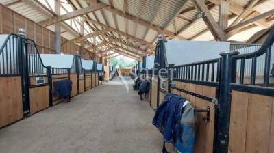 Sud gironde: propriété avec installations equestres neuves
