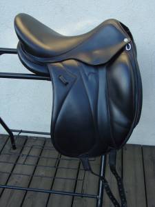 Selle dressage devoucoux makila s 17'