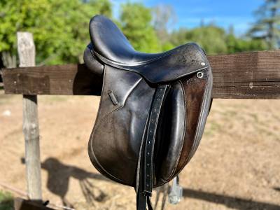 Selle dressage devoucoux 17 pouce