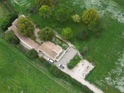 Nîmes, 5min centre ville - très beau mas sur 2,8 hectares