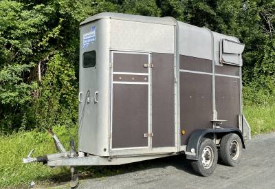 Horse trailer ifor williams  2 stalls 1992 used