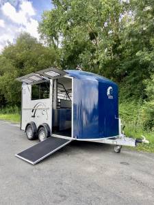 Horse trailer cheval liberte  3 stalls 2022 used