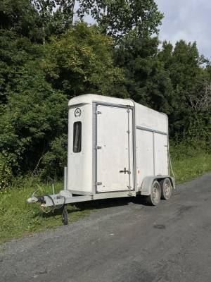 Horse trailer fautras  2 stalls 2003 used